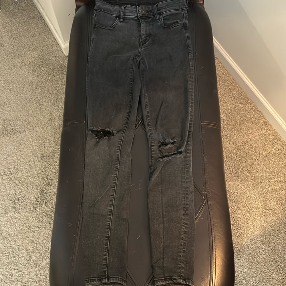 American Eagle Women’s Knee Rip Skinny Jeans